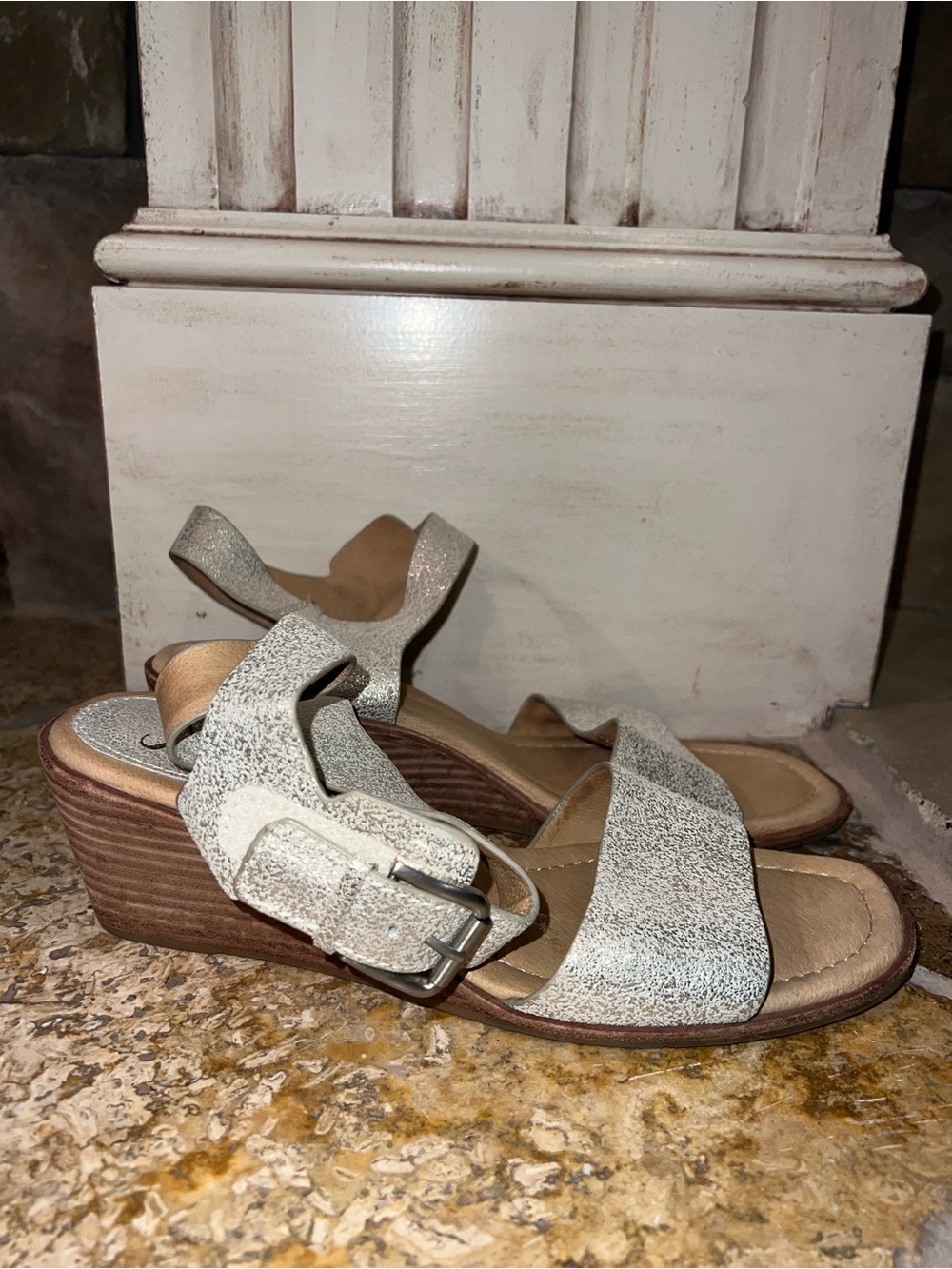 Sofft Khell 21 Silver Leather Ankle Strap Wedge Sandals 9M
